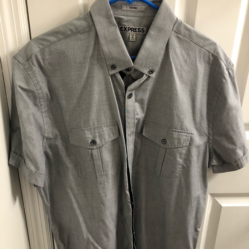 Men’s Express Short Sleeve Button Down